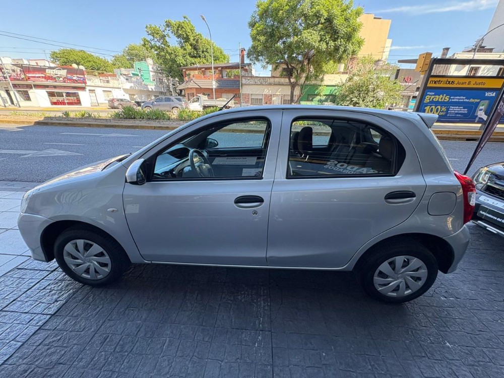 Toyota Etios X — foto 14